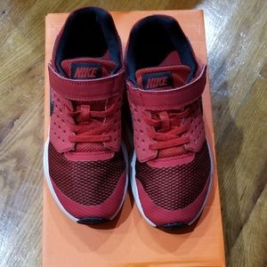 Boys Nike Downshifter 7 sz 1y Red/Black/White